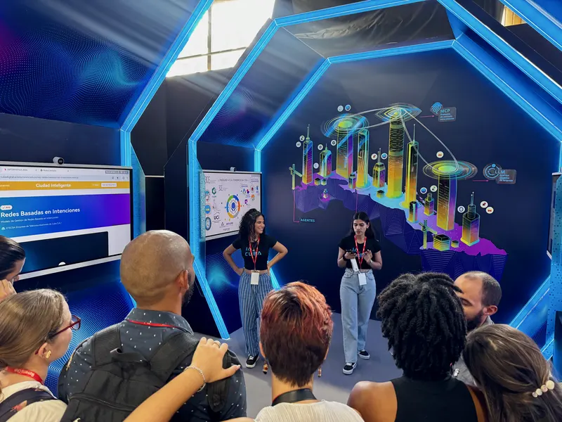 Demo de visualización 3D de "Ciudad Inteligente" en el stand IA_CUBA